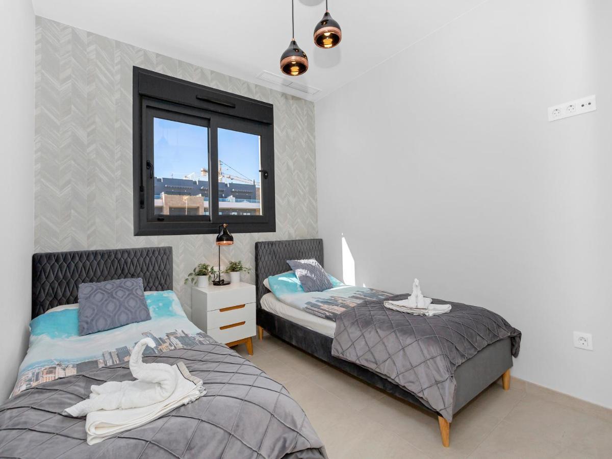 Lovely First Floor Apartment, Heating Pool ! Alicante Luaran gambar